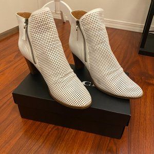 MIA White Leather Heeled Bootie Size 10/10.5